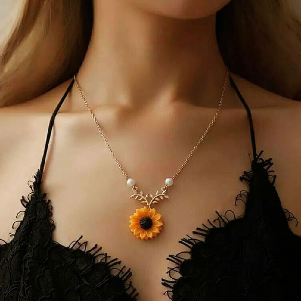 Gorgeous Sunflower Pendant (silver or rose gold)
